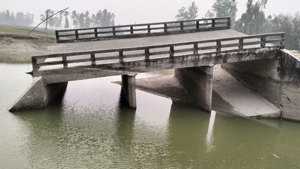 ভেঙে যাওয়া সেতু পুনর্নির্মাণ হয়নি ৫ বছরেও, দুর্ভোগে লাখো মানুষ