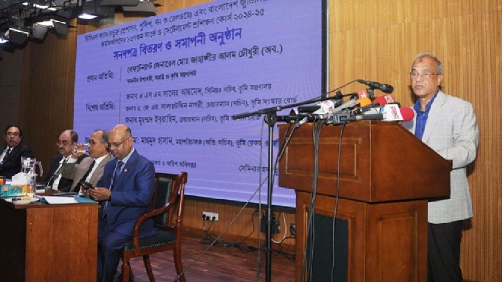 অধিকার আদায়ে ভারতকে কোনো ছাড় নয় : স্বরাষ্ট্র উপদেষ্টা