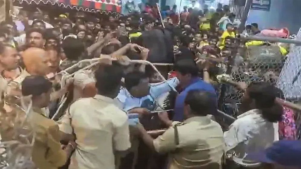 ভারতে মন্দিরে পদদলিত হয়ে ৬ জনের মৃত্যু