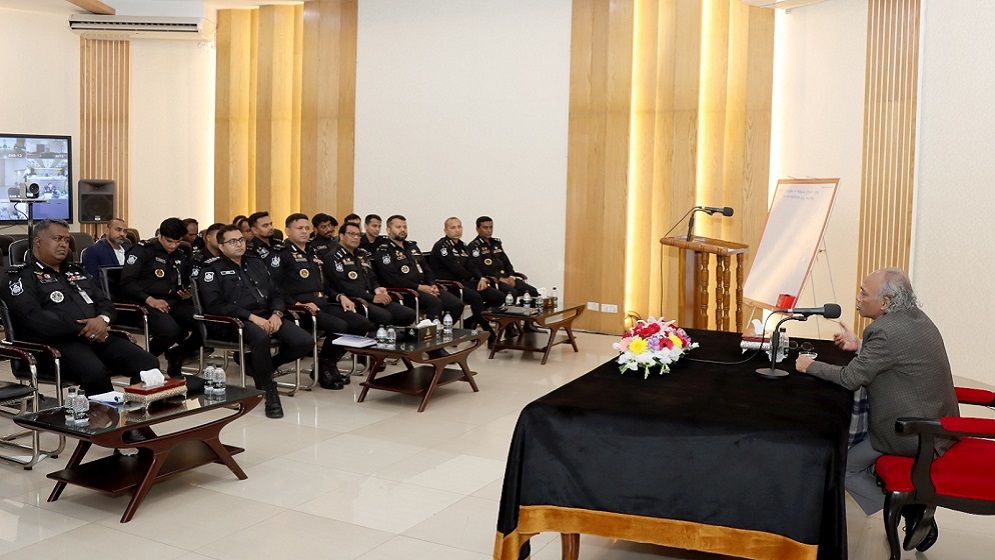 র্যাব সদর দপ্তরে ‘নাগরিক, মিডিয়ার চোখে র্যাব ও জনপ্রত্যাশা’ সম্পর্কে মতবিনিময়