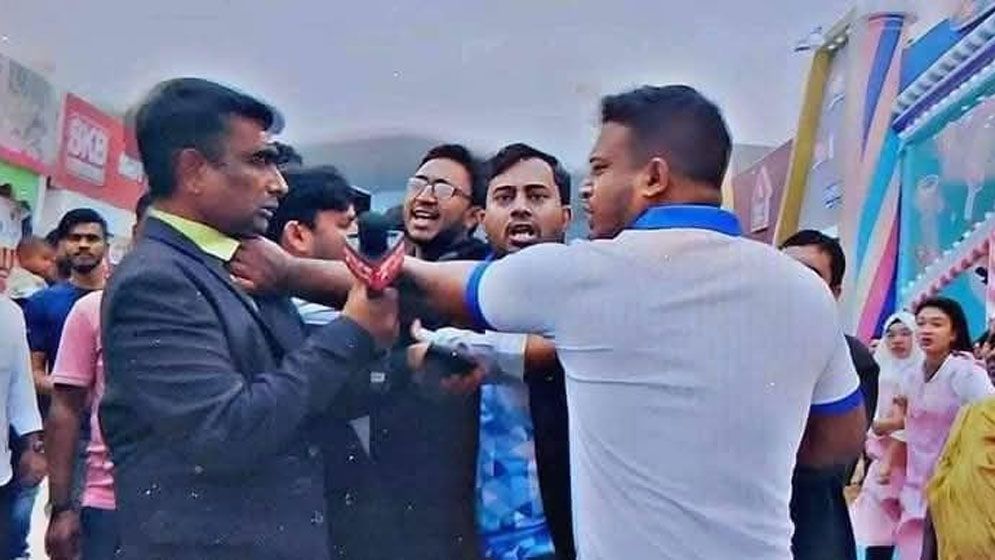 রূপগঞ্জ থানায় অভিযোগের পরও আটকদের ছেড়ে দেওয়ায় ক্ষোভ