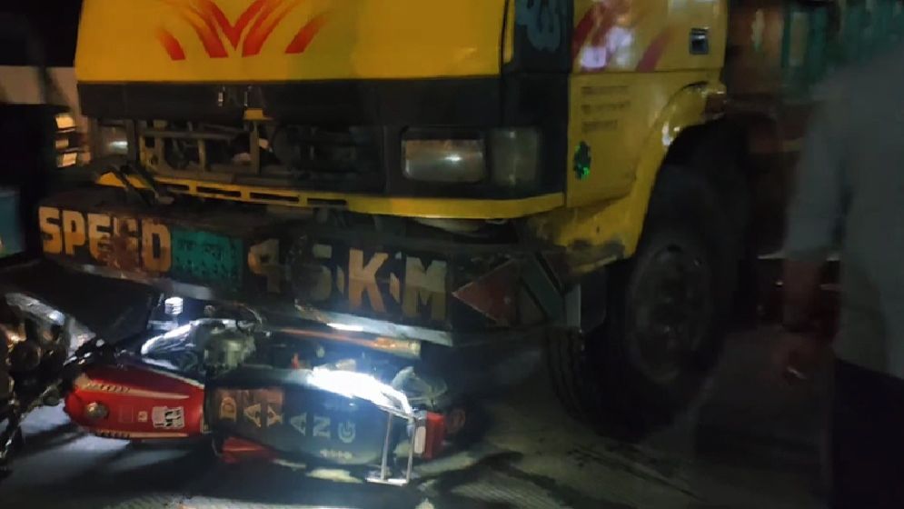 বগুড়ায় আত্মীয়ের দাফন দাফন শেষে ফেরার পথে ট্রাকচাপায় গৃহবধূর মৃত্যু