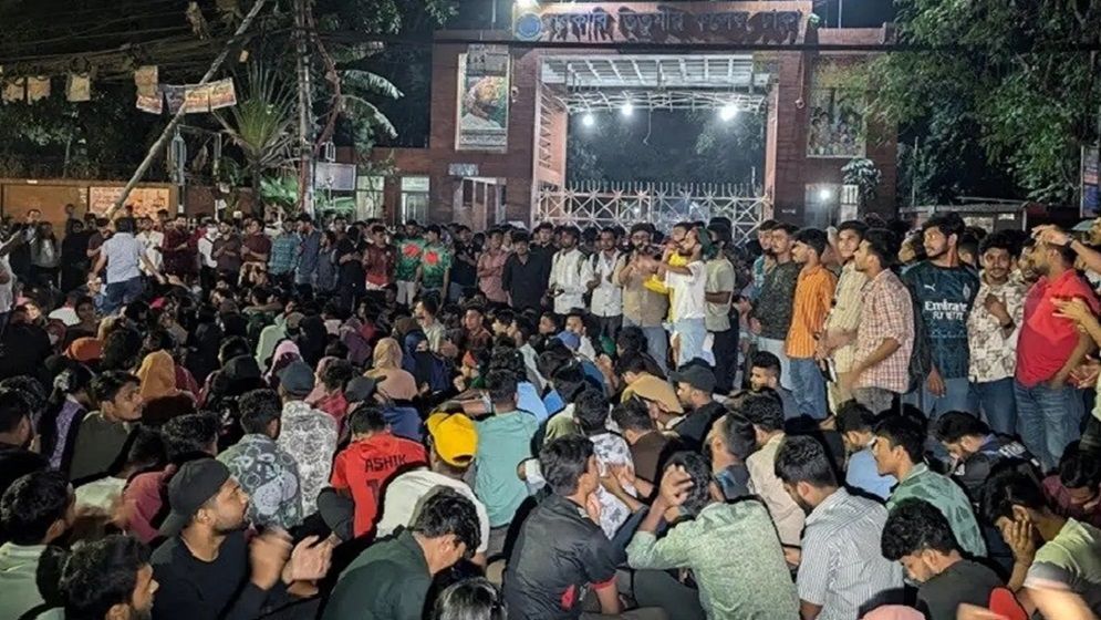 অনশন ও আন্দোলন প্রত্যাহার করেছেন তিতুমীর কলেজের শিক্ষার্থীরা
