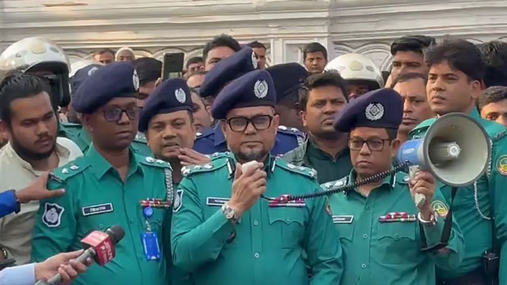 ছাত্র আন্দোলনের নেতাকর্মীদের ওপর হামলার ঘটনায় ওসিকে বরখাস্তের ঘোষণা
