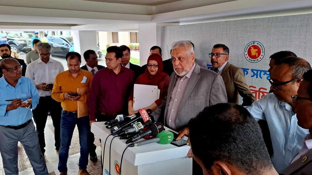 অফিস-বাসায় ২৫ ডিগ্রির নিচে এসি চালালে বিদ্যুৎ বিচ্ছিন্ন : জ্বালানি উপদেষ্টা