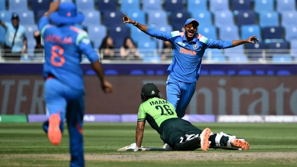 পাকিস্তানকে হারিয়ে সেমির পথে ভারত