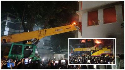 ধানমন্ডি ৩২ নম্বরে বুলডোজার দিয়ে ভাঙা হচ্ছে শেখ মুজিবের বাড়ি