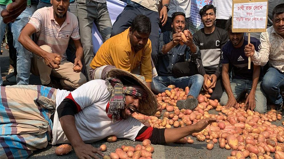 আলু সংরক্ষণের ভাড়া বৃদ্ধির প্রতিবাদে রাজশাহীতে কৃষকদের বিক্ষোভ