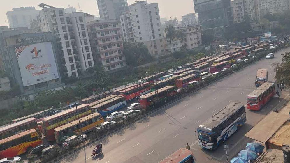 বনানীতে সড়ক দুর্ঘটনায় পোশাকশ্রমিক নিহত, সড়ক অবরোধ