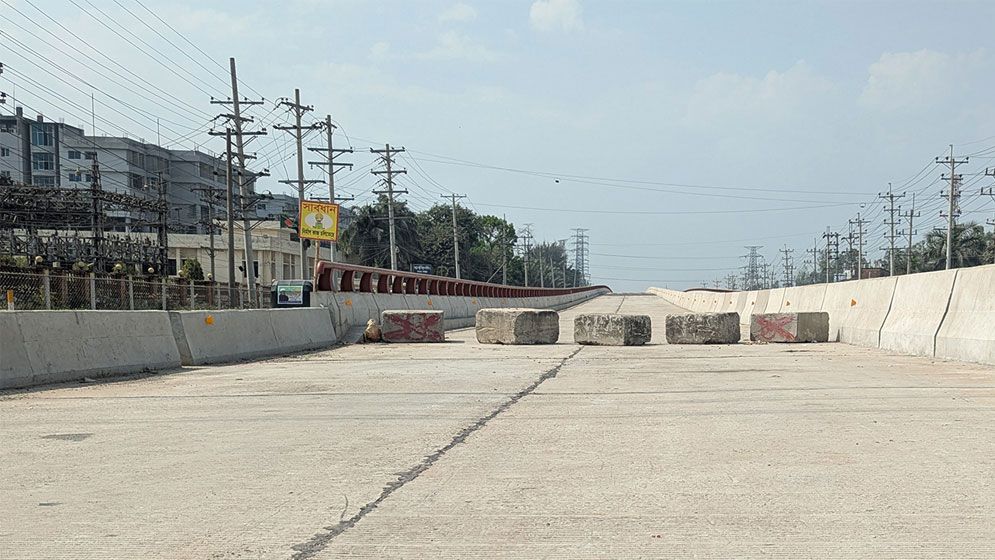 বগুড়ায় পরিবহন শ্রমিকদের আকস্মিক কর্মবিরতি, দুর্ভোগে যাত্রীরা