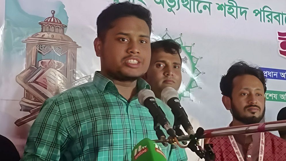 সেনাবাহিনী কখনো জনগণের বিপক্ষে অবস্থান নেবে না : হাসনাত আব্দুল্লাহ