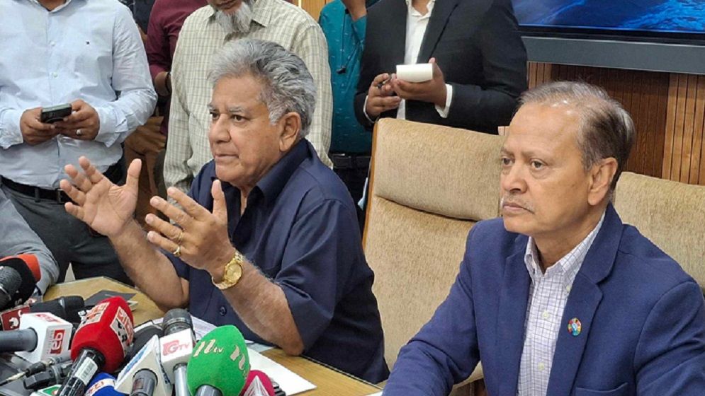 নৌযানে অতিরিক্ত ভাড়া নিলে রুট পারমিট বাতিল: নৌপরিবহন উপদেষ্টা