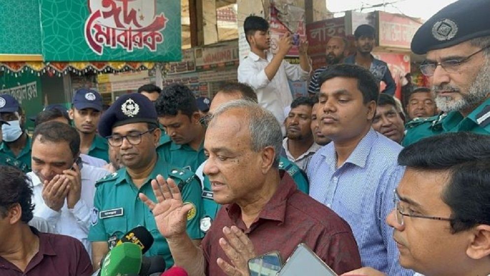 ঈদ উপলক্ষে কোনো নিরাপত্তা হুমকি নেই: স্বরাষ্ট্র উপদেষ্টা