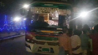 সাভারে চলন্ত বাসে ডাকাতি, অস্ত্রের মুখে যাত্রীদের মালামাল লুট