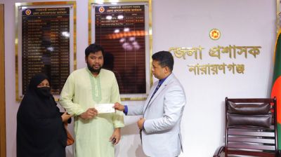 জুলাই বিপ্লবে দুই চোখের আলো হারানো সেই মাহবুবের পাশে মানবিক ডিসি জাহিদুল