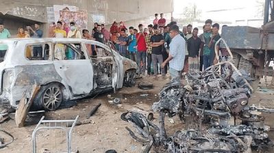 গাজীপুরে নারী শ্রমিকের আত্মহত্যার ঘটনায় মহাসড়ক অবরোধ ও গাড়িতে আগুন