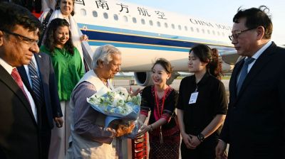 চারদিনের রাষ্ট্রীয় সফরে চীনে পৌঁছেছেন প্রধান উপদেষ্টা