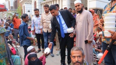 ছিন্নমূল মানুষদের ইফতার দিলেন নারায়ণগঞ্জ জেলা প্রশাসক