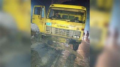মধ্যরাতে সড়কে গাছ ফেলে বাস-ট্রাকসহ বিভিন্ন গাড়িতে ডাকাতি