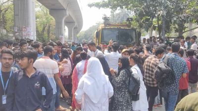 নারীর প্রতি সহিংসতার প্রতিবাদে শাহবাগে ৩০ কলেজের শিক্ষার্থীদের অবস্থান