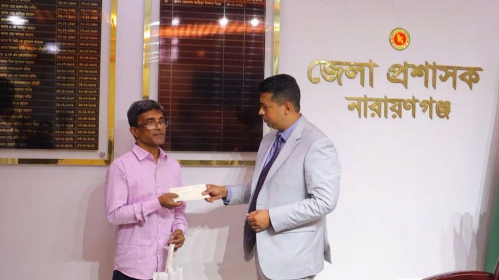 সাহায্য বঞ্চিত জুলাই বীর শাহাজাহানের পাশে মানবিক ডিসি