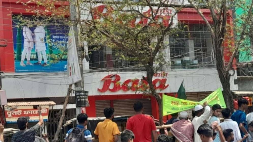 ব্যবসা প্রতিষ্ঠানে ভাঙচুরের ঘটনায় ৭২ জন গ্রেফতার