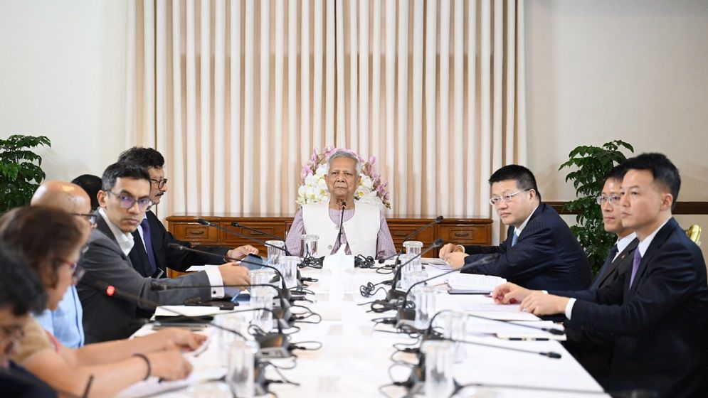 চীনের সঙ্গে দ্বিপাক্ষিক অংশীদারিত্ব বাস্তবায়ন এখন অগ্রাধিকার পাবে : প্রধান উপদেষ্টা