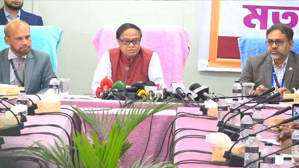 ব্যাংকিং খাতে ৫ লাখ কোটি টাকা আত্মসাৎ হয়েছে : গভর্নর