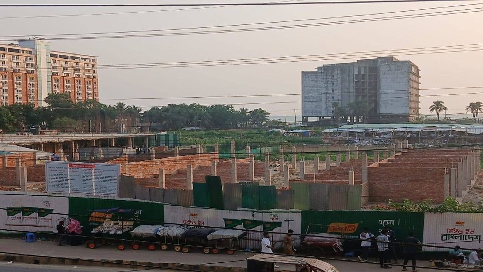 আদালতের নিষেধাজ্ঞা উপেক্ষা করে কক্সবাজারে অবৈধ স্থাপনা নির্মাণ