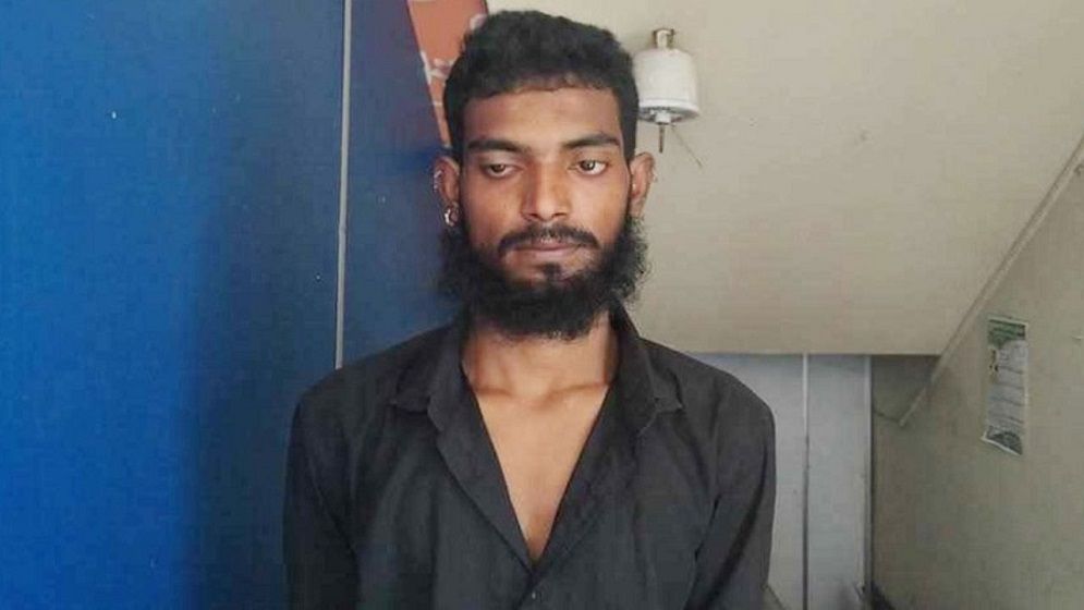 কুমিল্লায় নেশার টাকা না দেওয়ায় মাকে কুপিয়ে জখম করল ছেলে