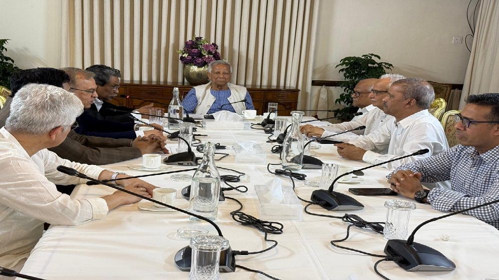 প্রধান উপদেষ্টার নেতৃত্বে জাতীয় ঐকমত্য কমিশনের বৈঠক