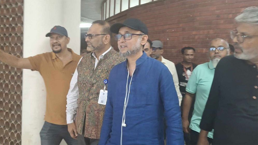 নাশকতার মাধ্যমে শিল্পীদের স্পিরিট দমানোর চেষ্টা করা হয়েছিল : উপদেষ্টা ফারুকী