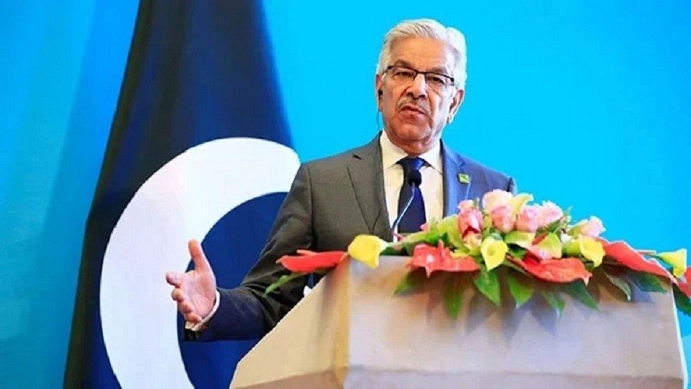 পাকিস্তানে ভারতের সামরিক আক্রমণ আসন্ন: প্রতিরক্ষামন্ত্রী