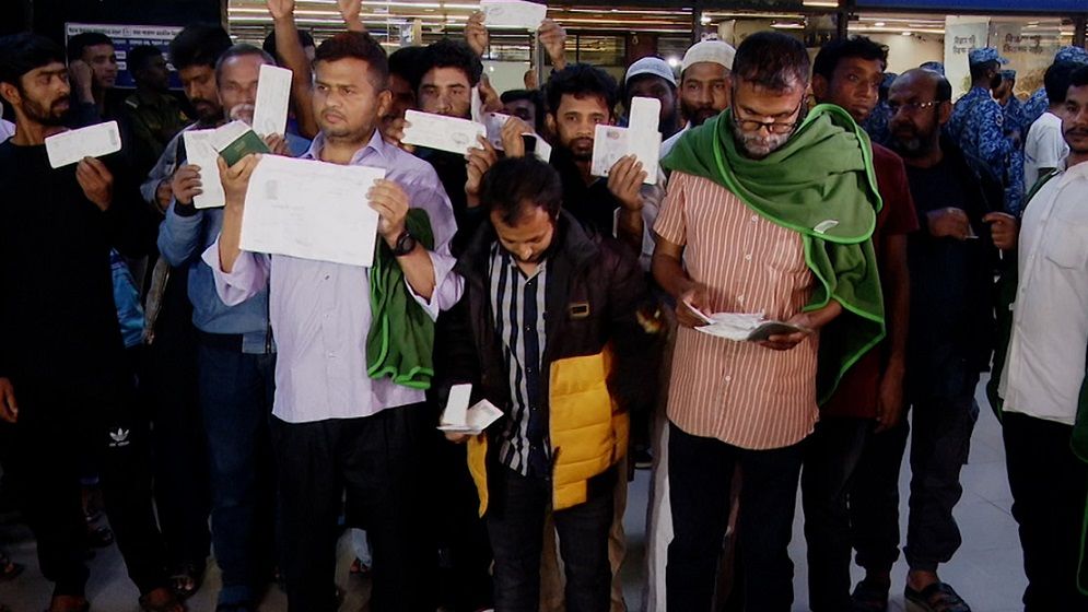 প্রতারণার শিকার হয়ে সৌদি আরব থেকে দেশে ফিরলেন শতাধিক প্রবাসী
