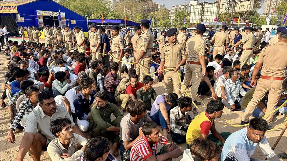 গুজরাটে অভিযানে ১ হাজারের বেশি বাংলাদেশি গ্রেপ্তার