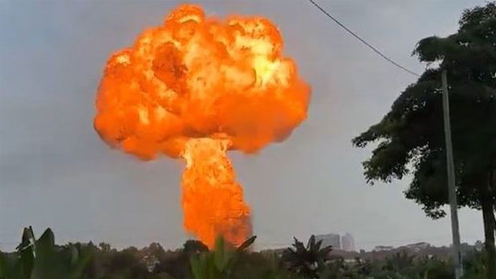 কুয়ালালামপুরে গ্যাস পাইপলাইনে লিক থেকে ভয়াবহ অগ্নিকাণ্ড