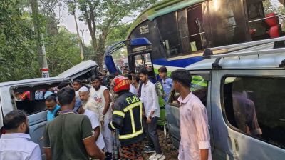 লোহাগাড়ায় বাস-মাইক্রোবাসের সংঘর্ষে সাতজন নিহত