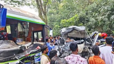 চট্টগ্রামে বাস-মাইক্রোবাস সংঘর্ষে নিহত বেড়ে ১০