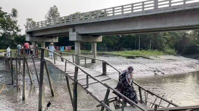 ফেনীতে সংযোগ সড়ক না থাকায় ৩৪ কোটির বেশি ব্যয়ে নির্মিত চারটি সেতু অচল