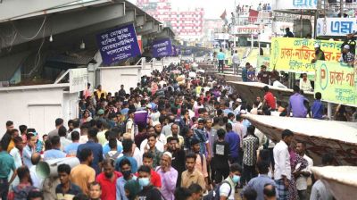 রাজধানী ঢাকায় ঈদের ছুটির পর বাড়ছে যাত্রী চাপ, সদরঘাটে ভিড়
