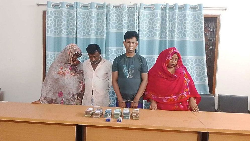 মাদকবিরোধী অভিযানে স্বামী-স্ত্রী, শ্বশুর-শাশুড়িসহ গ্রেপ্তার ৫