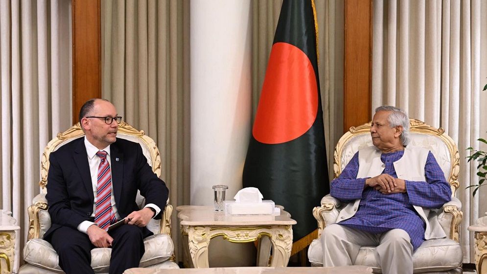 প্রধান উপদেষ্টা ড. ইউনূসের সঙ্গে সাক্ষাৎ করেছে পিটার হাস