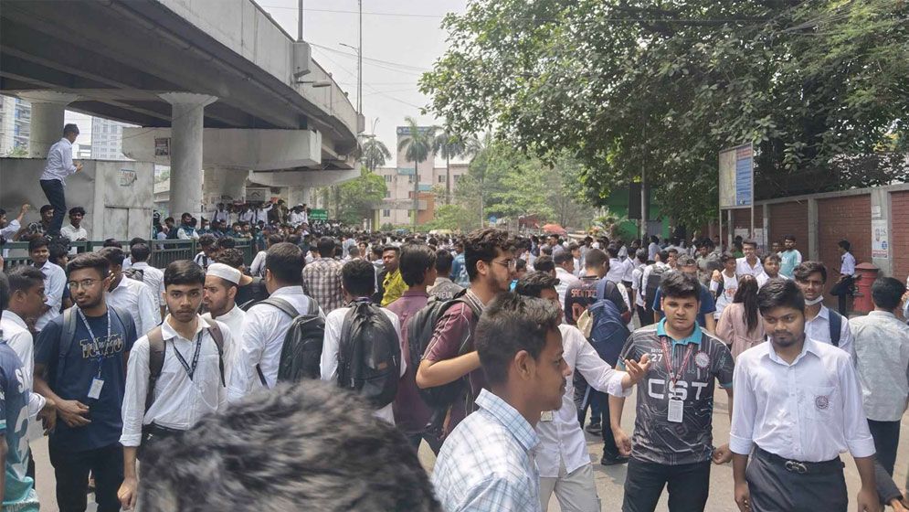 শিক্ষা উপদেষ্টার সঙ্গে বৈঠকে বসেছে পলিটেকনিক শিক্ষার্থীরা