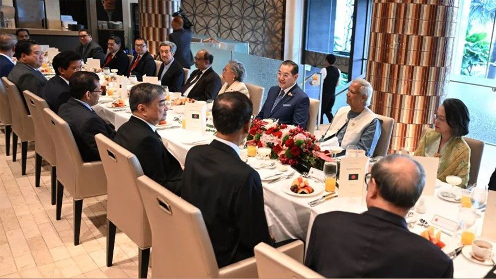 থাই বিশিষ্টজনদের সঙ্গে ড. ইউনূসের বৈঠক