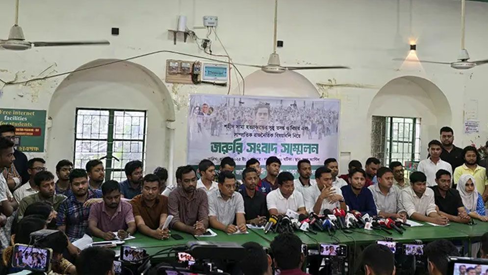 ভিসি ও প্রক্টরের পদত্যাগ দাবিতে অনড় ঢাবি ছাত্রদল