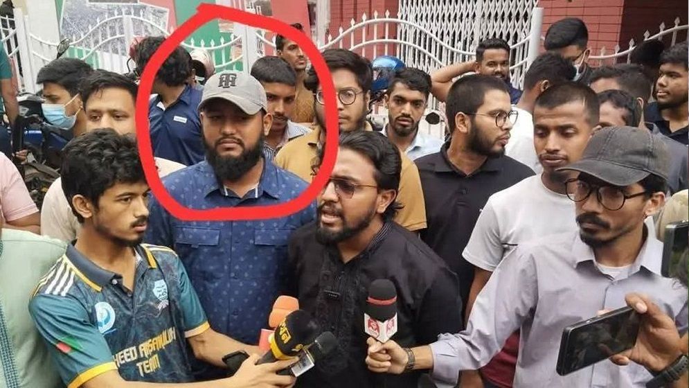 নারীকে লাথি মারার ঘটনায় জামায়াত কর্মী আকাশ চৌধুরী বহিষ্কৃত