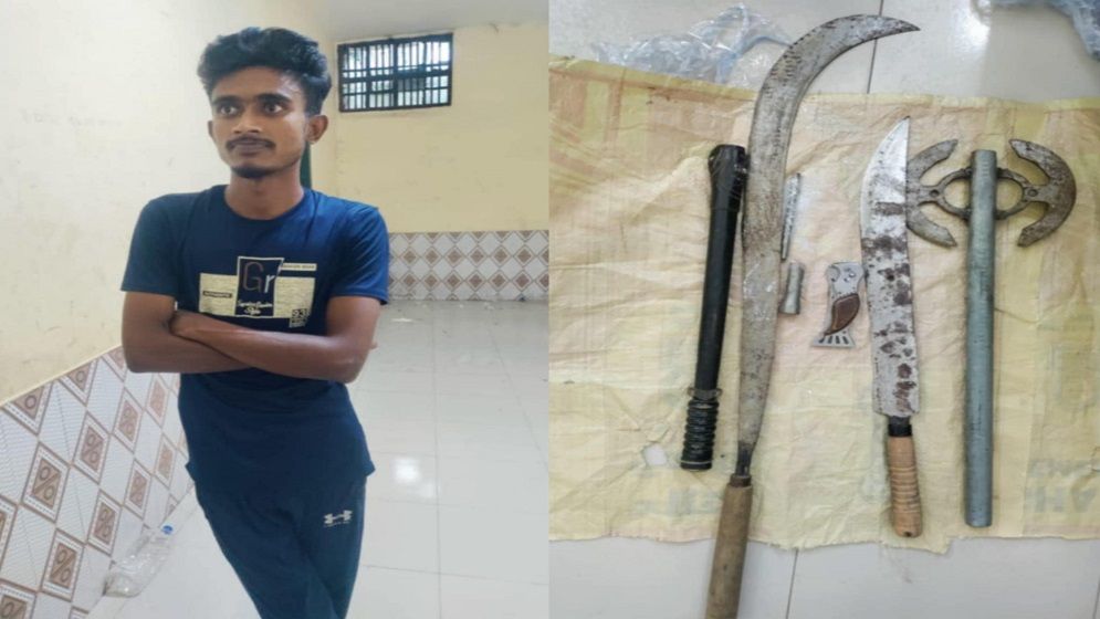 বগুড়ায় দেশীয় অস্ত্রসহ যুবক গ্রেপ্তার