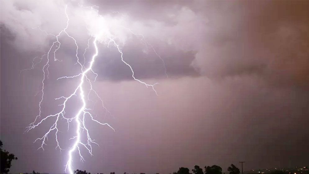 বজ্রপাত নিয়ে সতর্কবার্তা দিল আবহাওয়া অধিদপ্তর