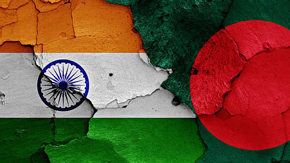 ভারত-বাংলাদেশ সম্পর্কের টানাপড়েনে চাপে বাংলাদেশের পোশাক শিল্প