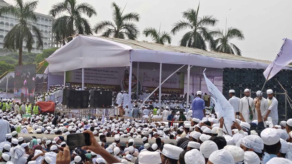 সোহরাওয়ার্দী উদ্যানে হেফাজতের মহাসমাবেশে জনস্রোত